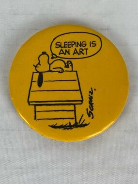 Vintage Snoopy Sleeping Is An Art Pin Button Peanuts Comic 1965 Schulz